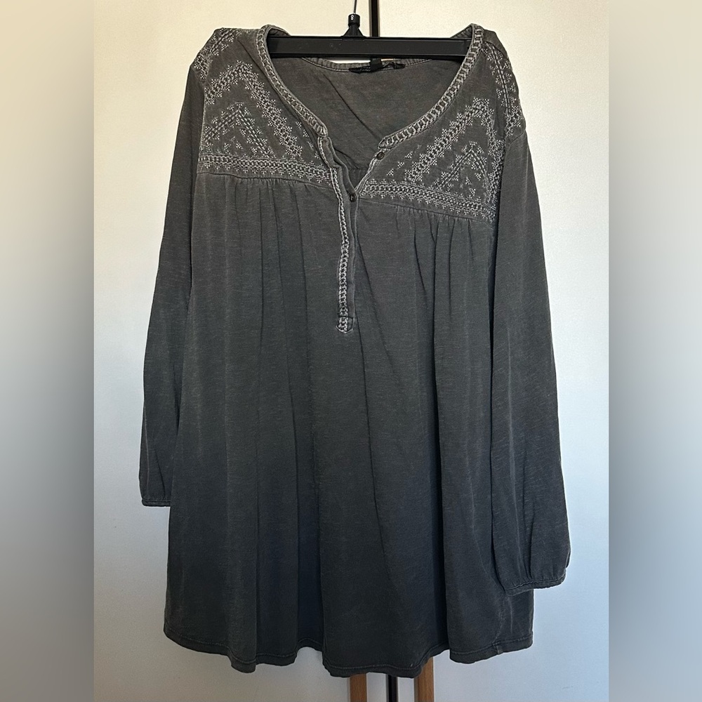 LUCKY BRAND Women’s Gray Embroidered Long Sleeve Blouse Size 2X/2G
